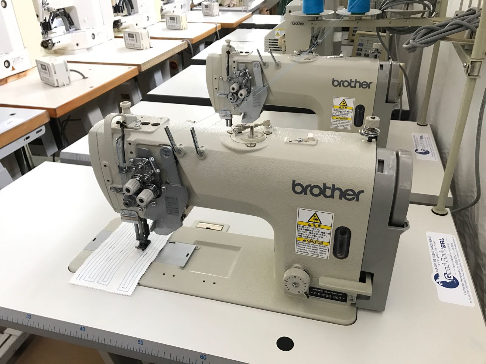 Two retractable needle sewing machine Brother T-8450B-003